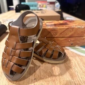 Sum- sand saltwater sandals size 8 toddler